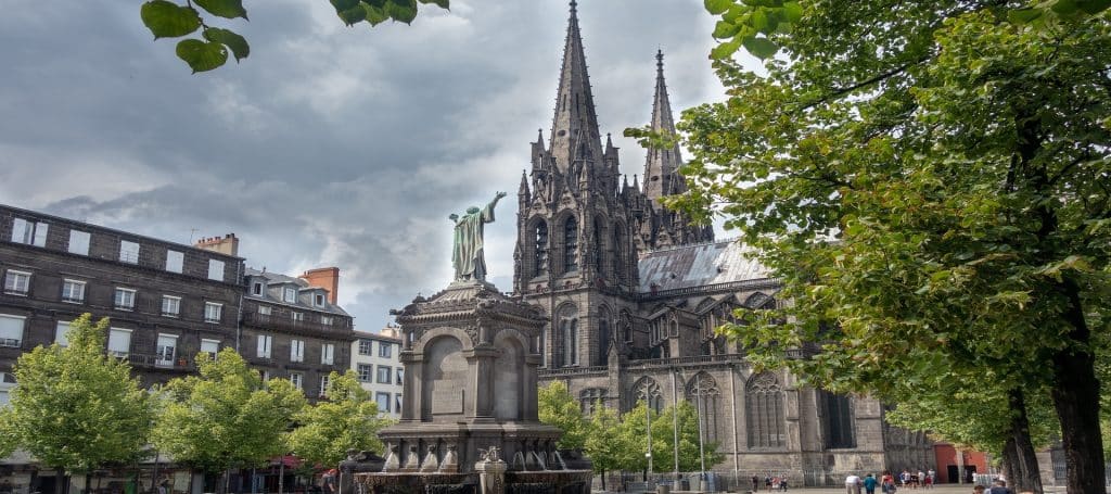 hotels Clermont Ferrand, cathédrale